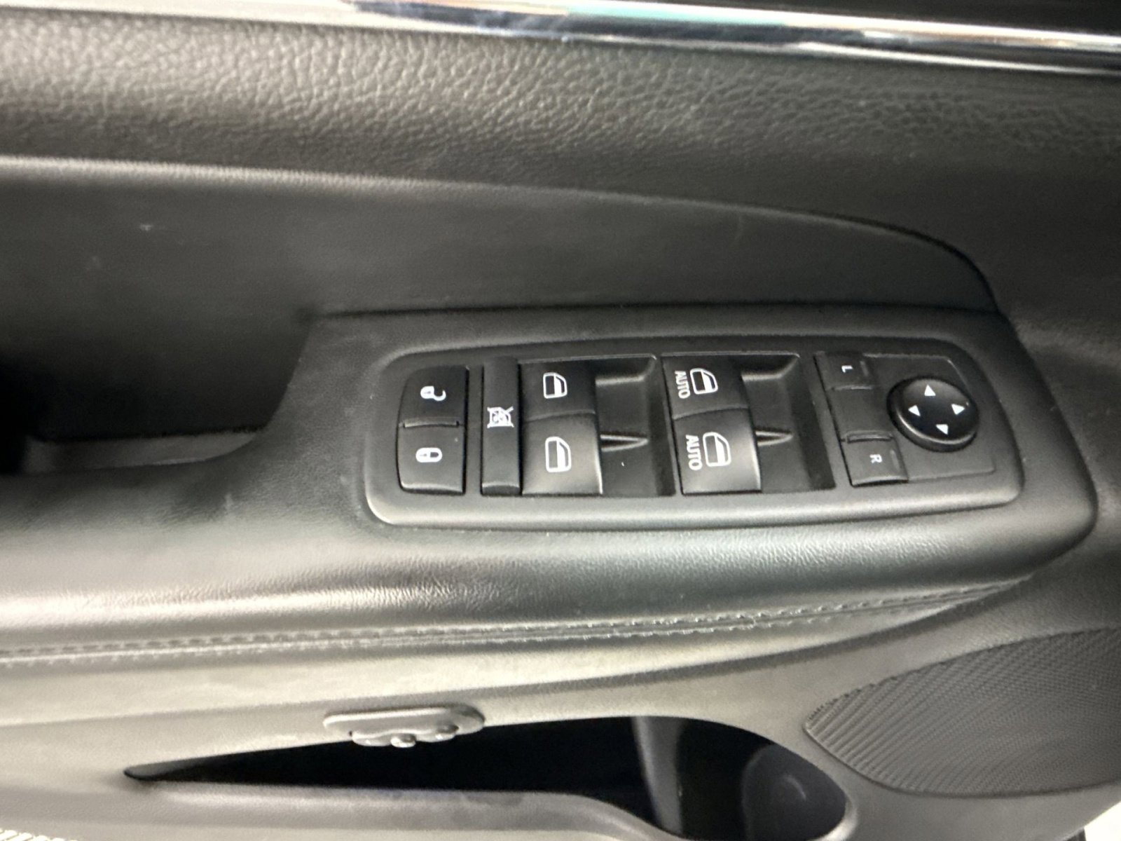 Used 2019 Jeep Grand Cherokee Limited AWD/4WD image 15