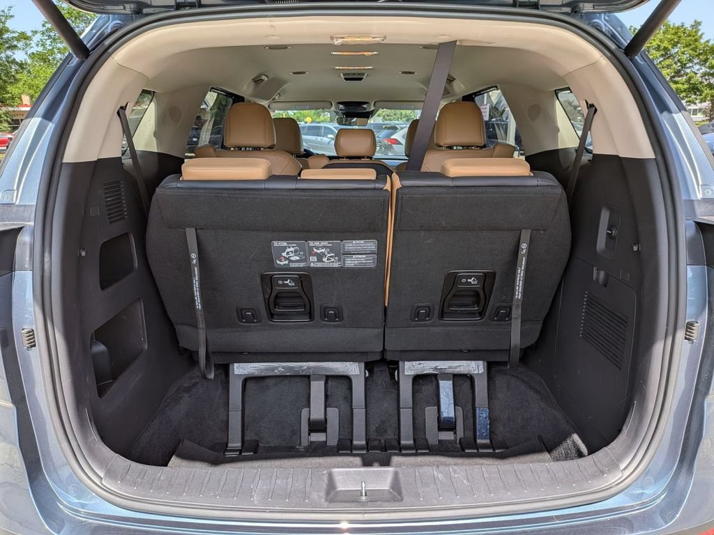 Used 2024 Kia Carnival EX FWD image 38