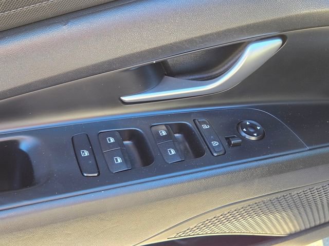 Used 2023 Hyundai Elantra SE image 24