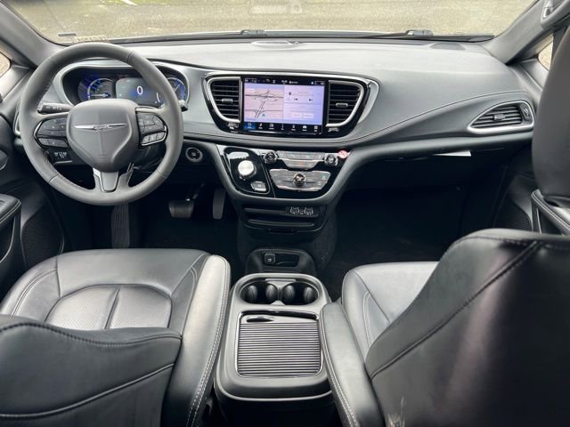 Used 2024 Chrysler Pacifica Select image 10