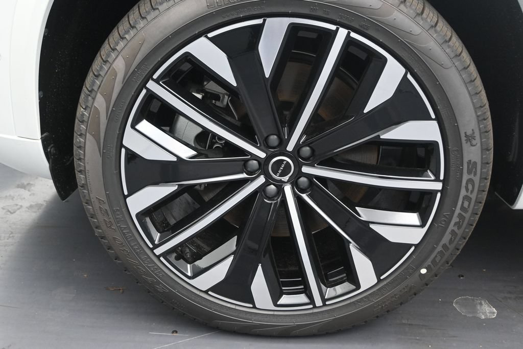 New 2026 Volvo XC90 T8 Plus w/ Protection Package Premier AWD/4WD image 9
