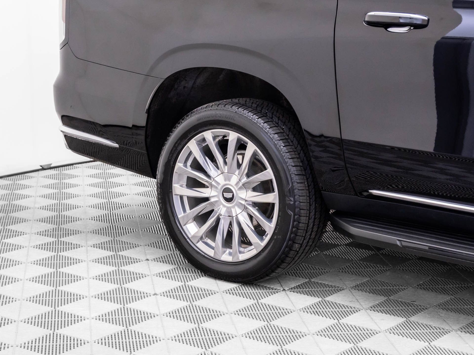 Certified 2023 Cadillac Escalade ESV Premium Luxury image 37