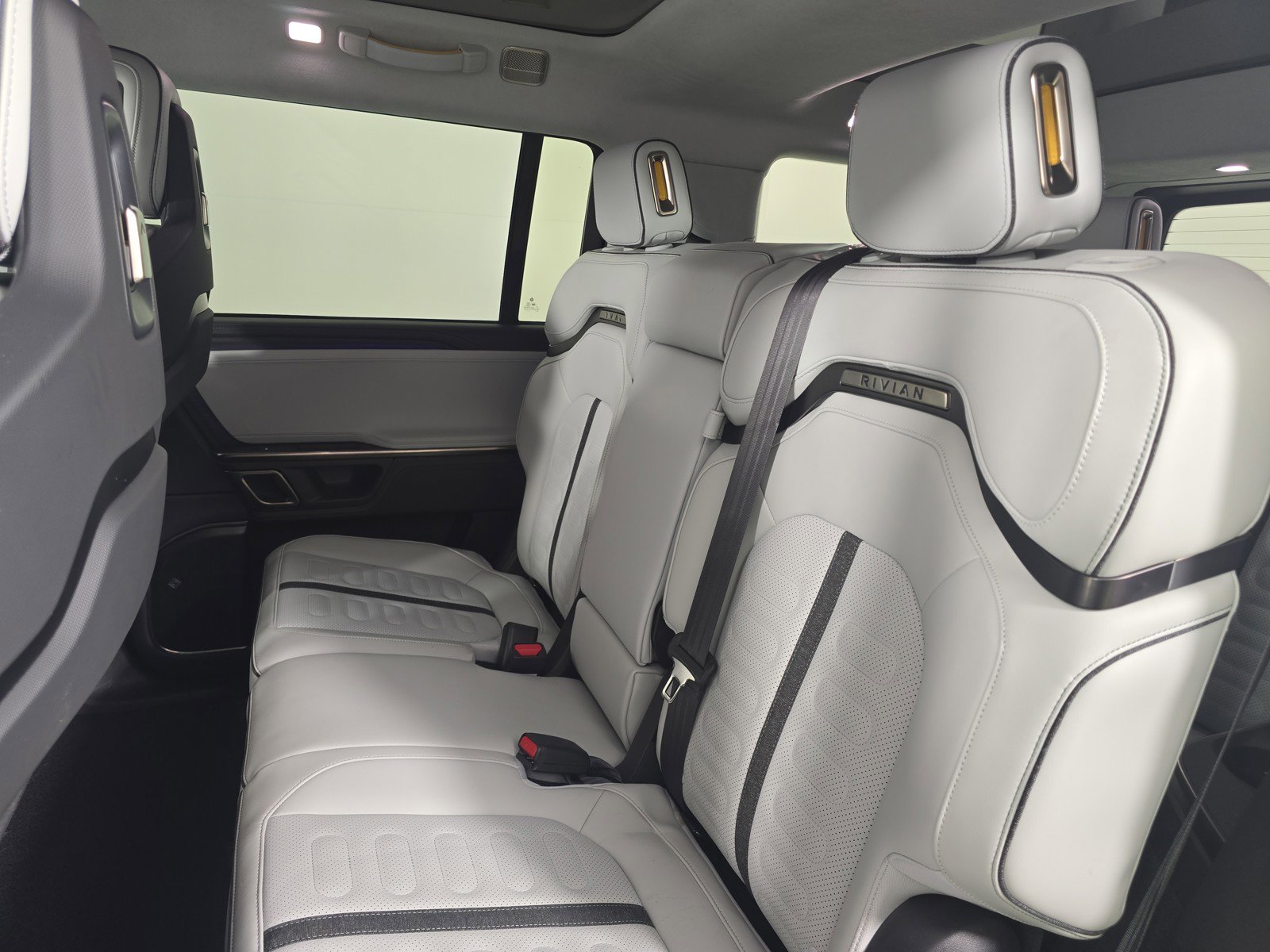 Used 2024 Rivian R1S Adventure AWD/4WD image 21