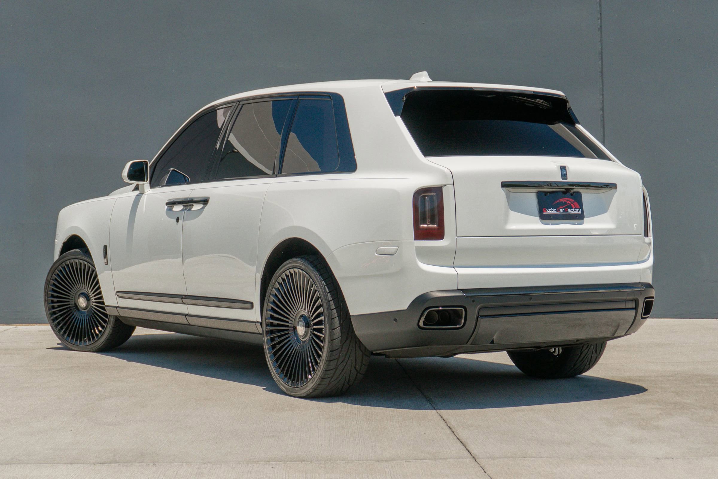 Used 2023 Rolls-Royce Cullinan Black Badge w/ Dark Exterior Package AWD/4WD image 9