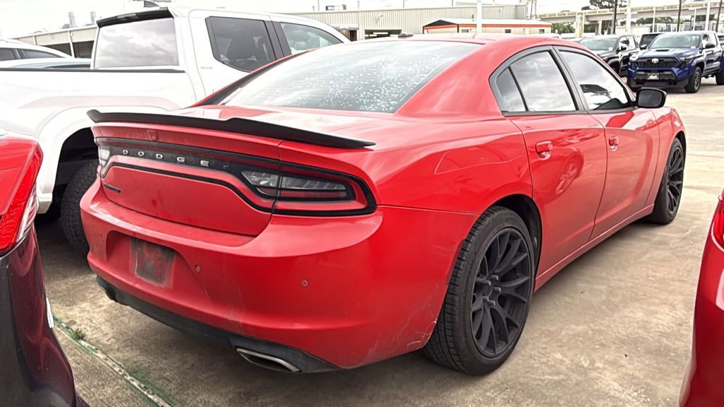 Used 2018 Dodge Charger SXT w/ Blacktop Package RWD image 3