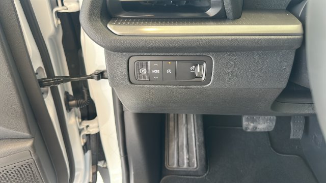 New 2027 Chevrolet Traverse LT FWD image 13