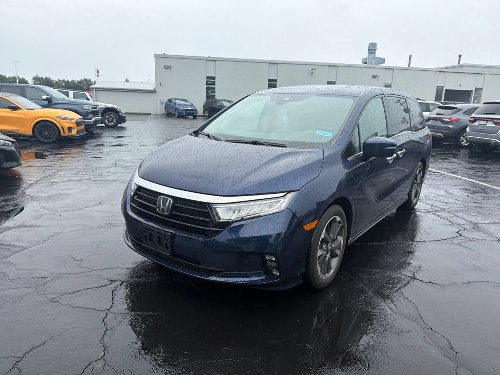 Used 2023 Honda Odyssey Elite image 2