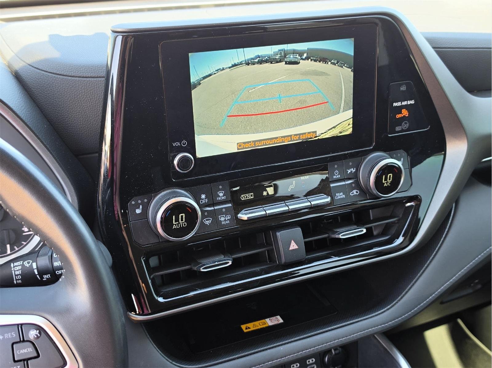 Used 2023 Toyota Highlander XLE FWD image 10