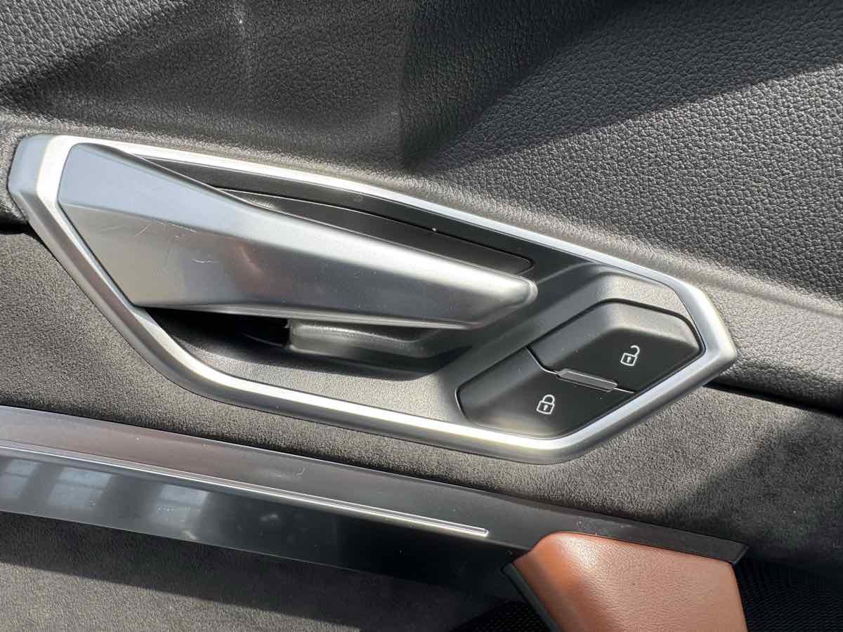 Used 2019 Audi e-tron Prestige w/ Prestige Package image 29