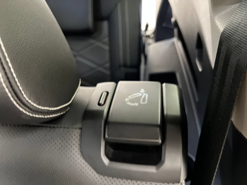Used 2025 Volkswagen Atlas SE FWD image 20
