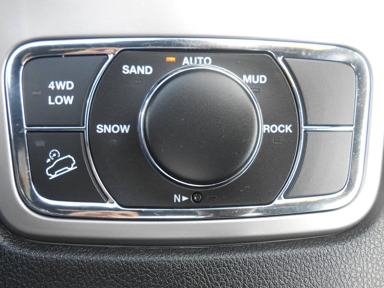 Used 2022 Jeep Grand Cherokee Laredo X AWD/4WD image 16