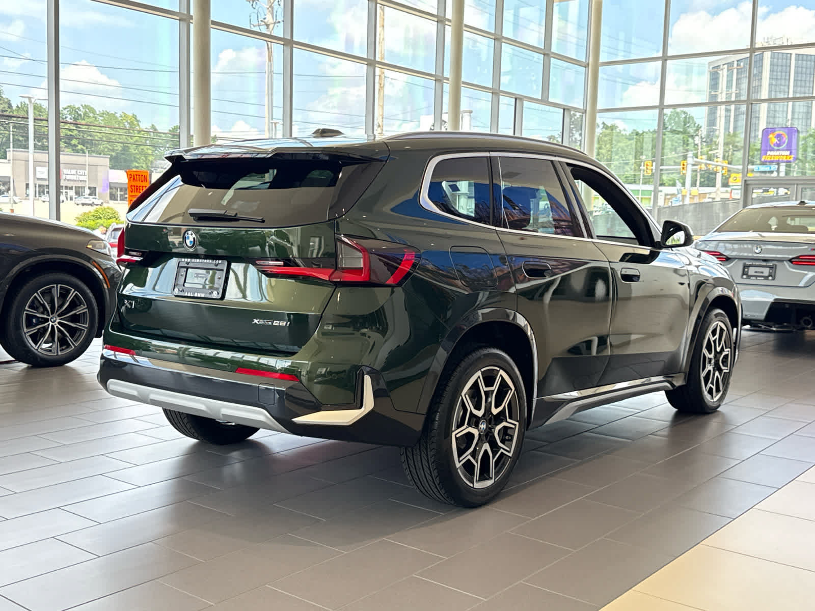 Used 2025 BMW X1 xDrive28i w/ Convenience Package AWD/4WD image 3