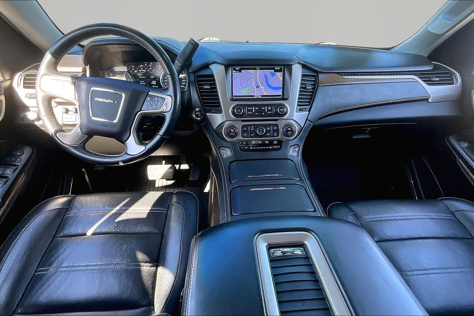 Used 2020 GMC Yukon Denali w/ Denali Premium Package image 7