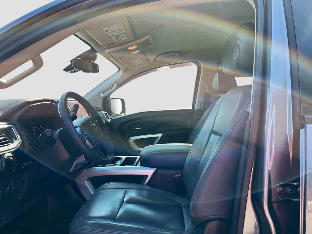 Used 2021 Nissan Titan SV w/ SV Convenience Package image 19