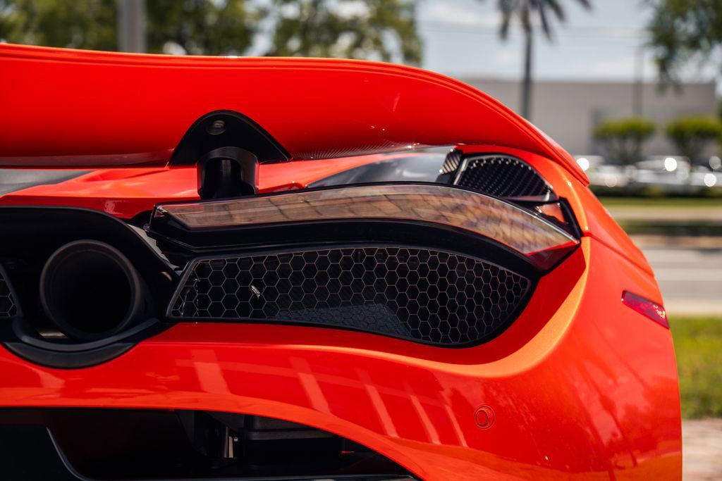 Used 2021 McLaren 720S Performance RWD image 12