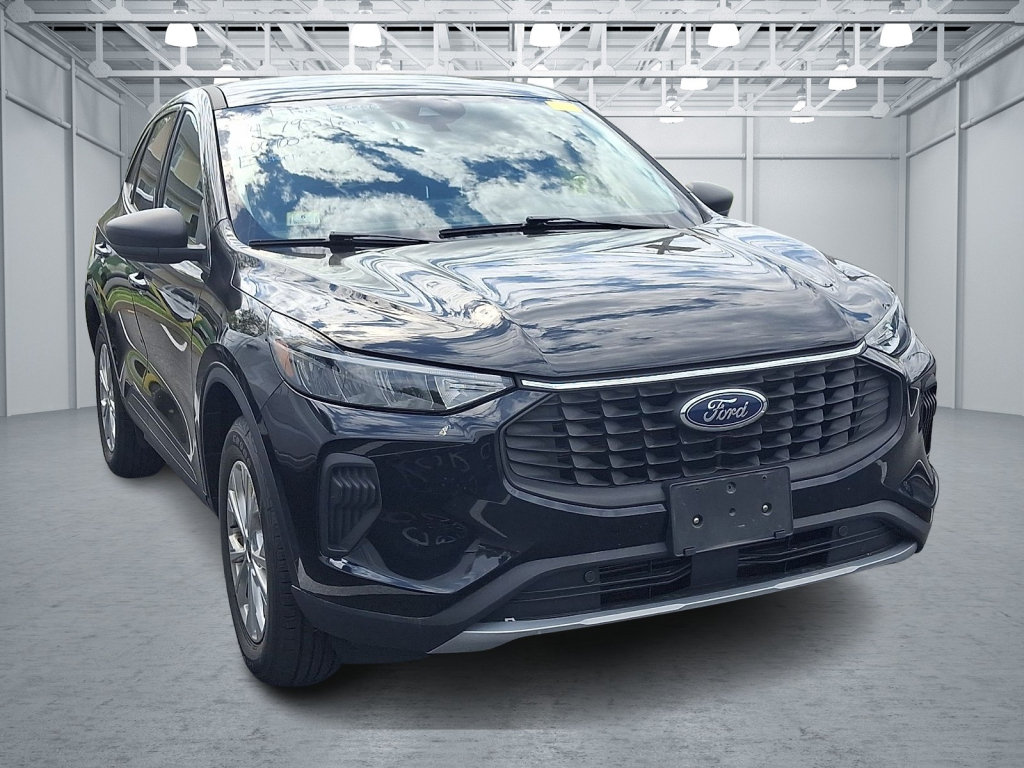 Used 2024 Ford Escape Active AWD/4WD image 3
