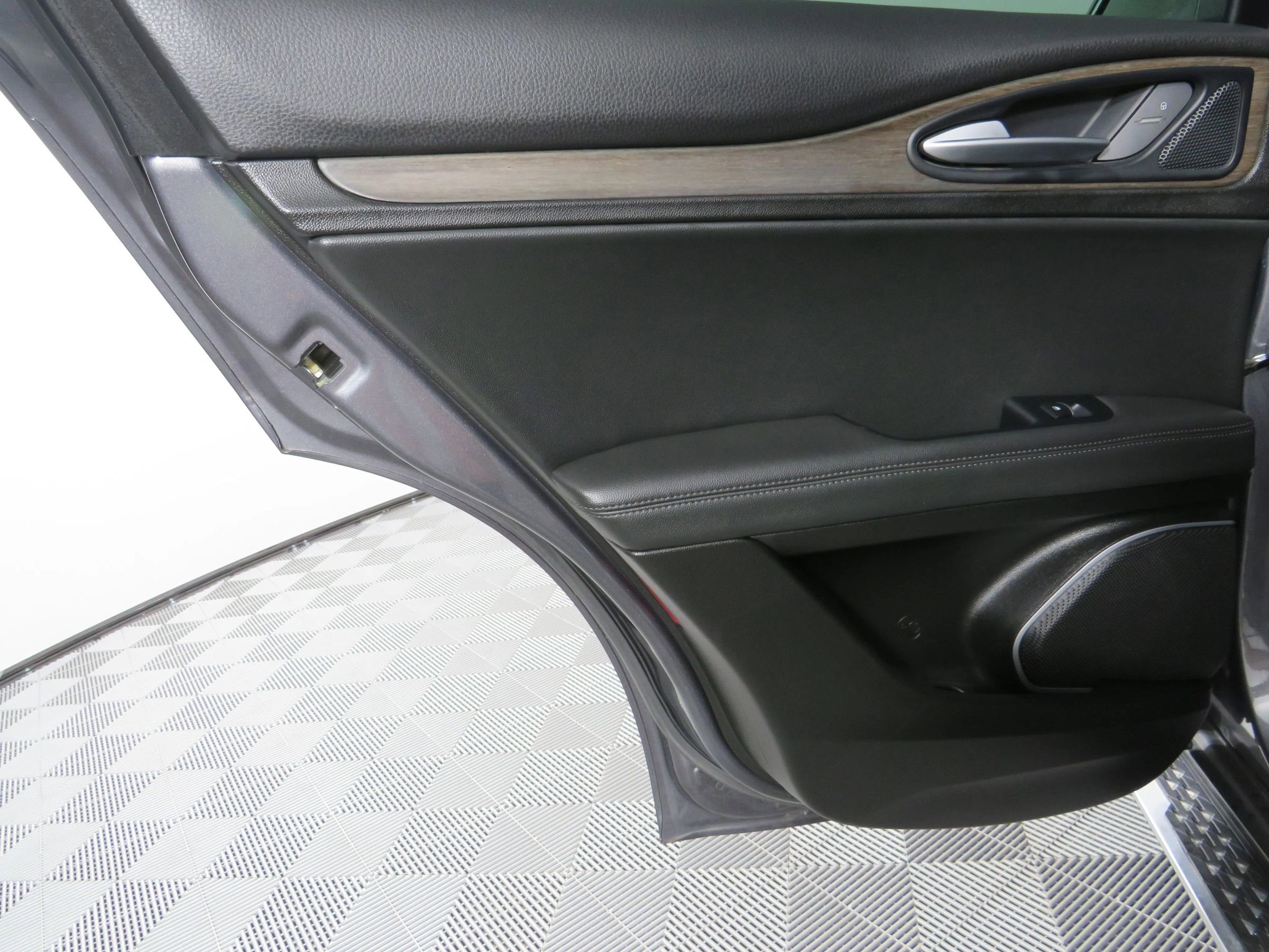 Used 2018 Alfa Romeo Stelvio Ti image 45