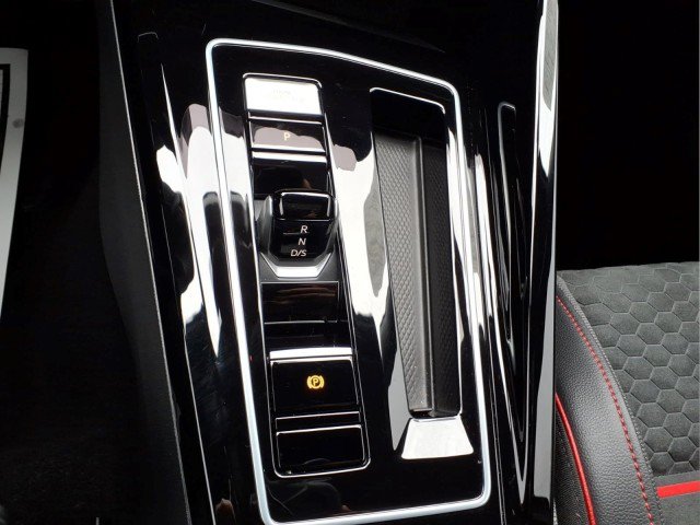 Certified 2025 Volkswagen GTI SE FWD image 20