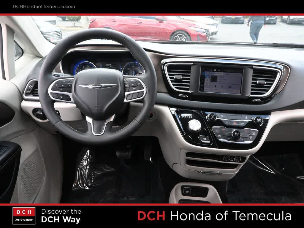 Used 2022 Chrysler Voyager LX FWD image 8
