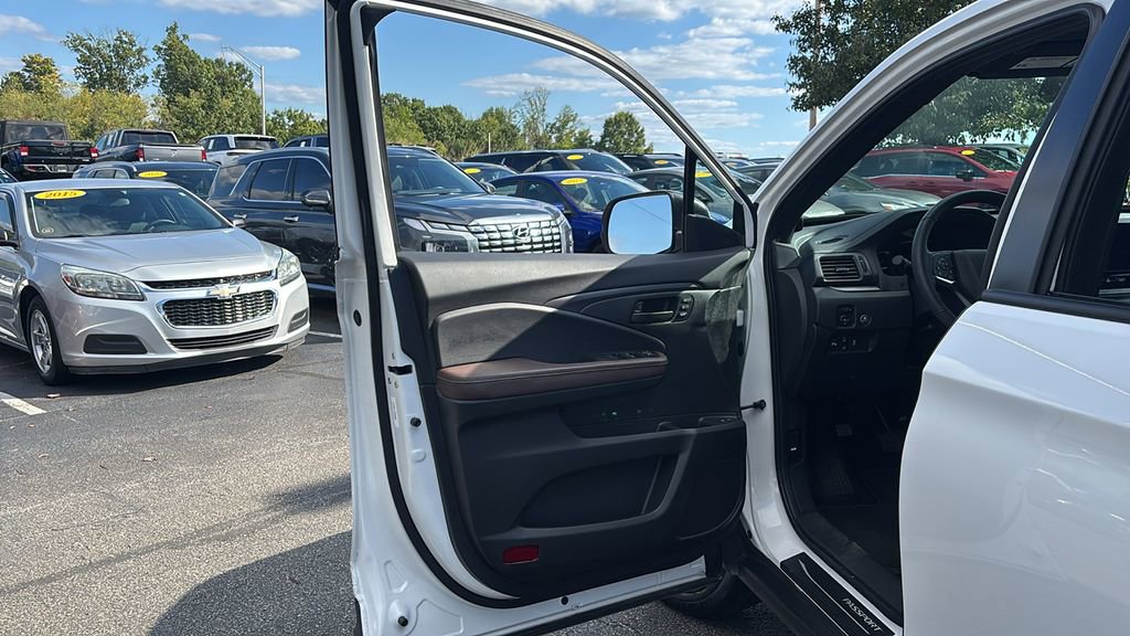 Used 2025 Honda Passport EX-L image 11