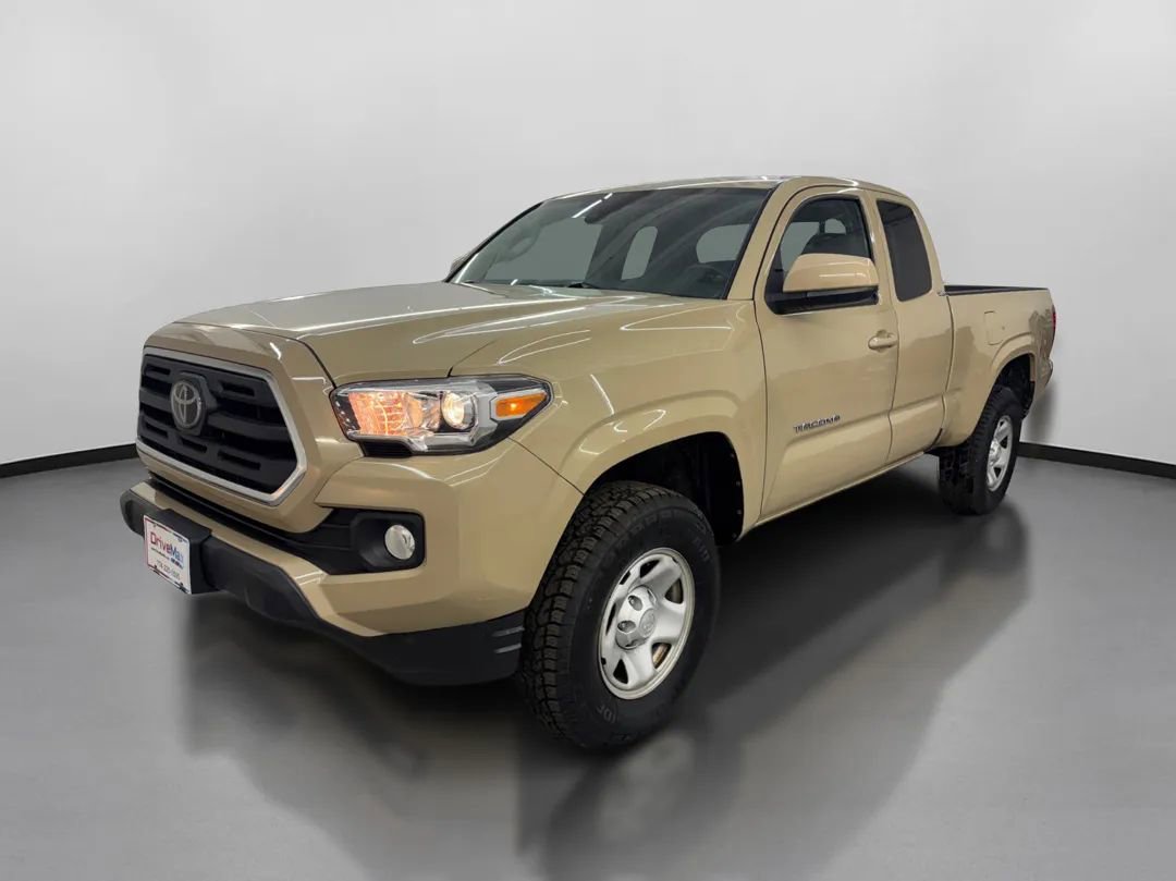Used 2018 Toyota Tacoma SR5 AWD/4WD image 4