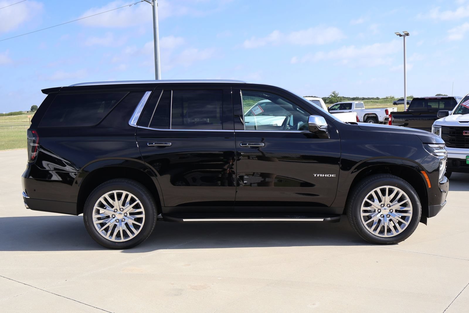 New 2026 Chevrolet Tahoe Premier w/ Sun And Tow Package AWD/4WD image 3