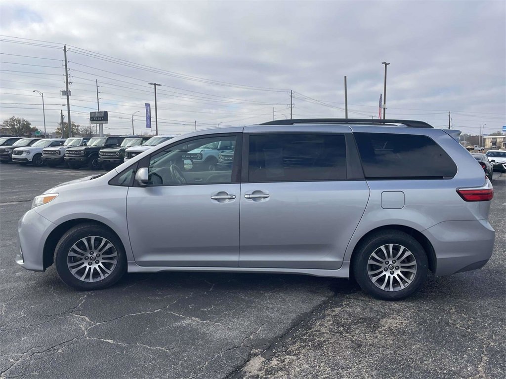 Used 2018 Toyota Sienna XLE image 6