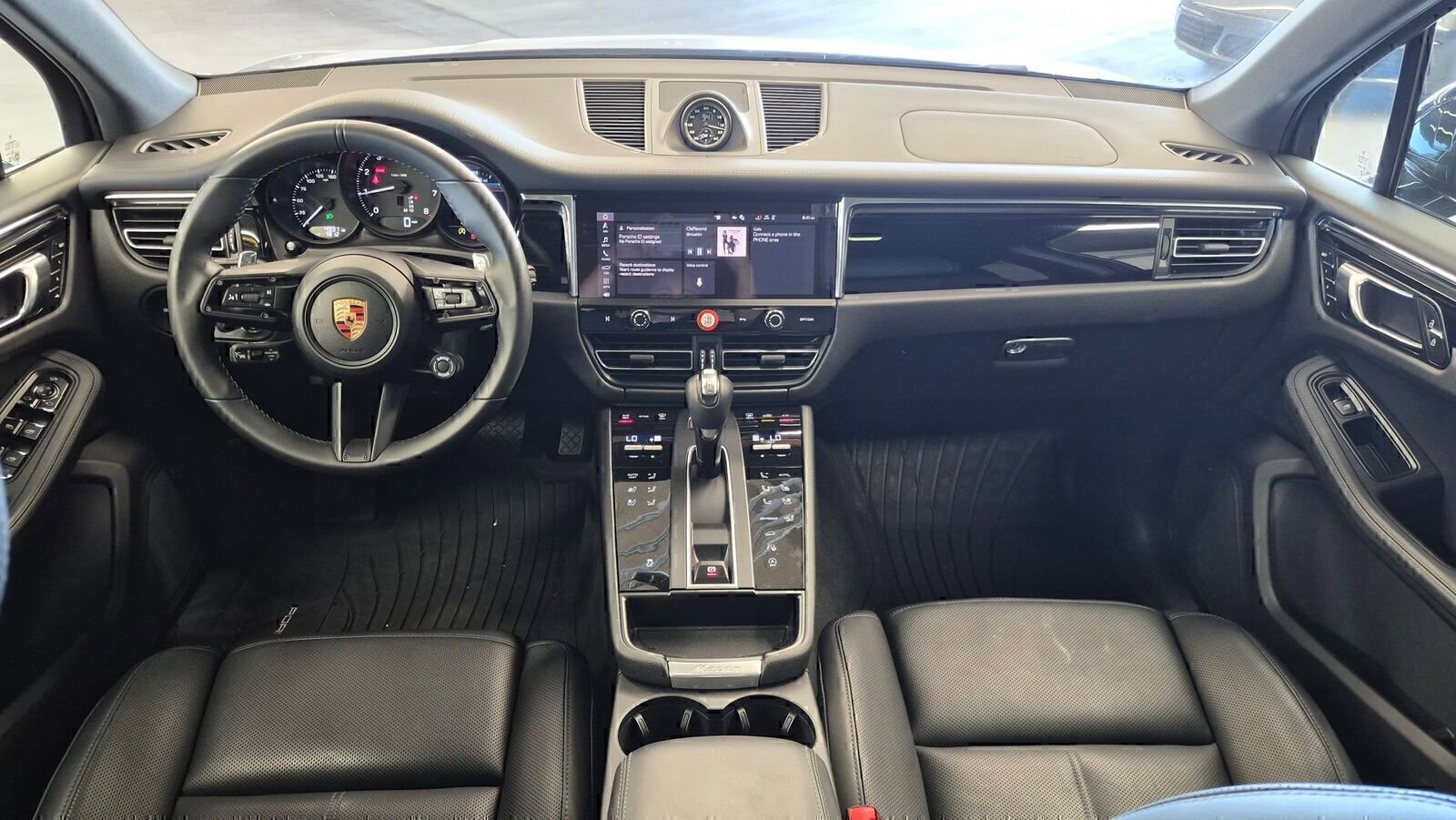 Certified 2026 Porsche Macan AWD/4WD image 11