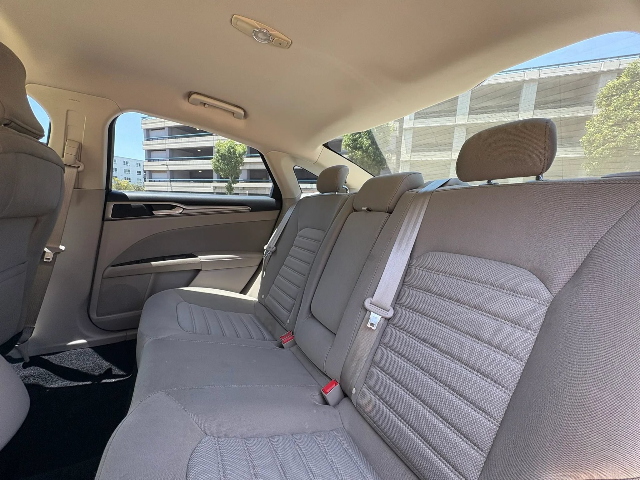 Used 2017 Ford Fusion SE FWD image 13