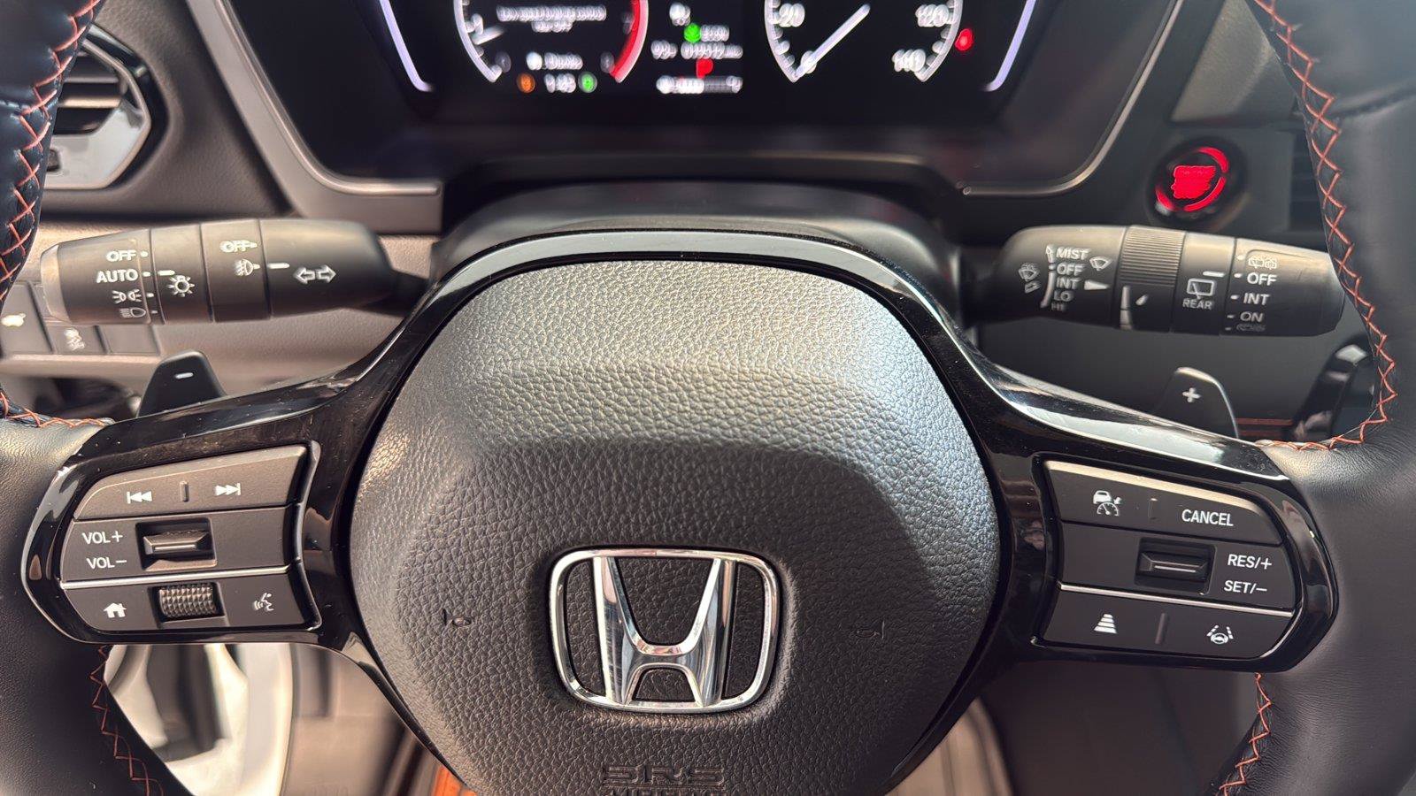 Used 2025 Honda Pilot TrailSport image 25