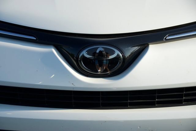 Used 2018 Toyota RAV4 Limited FWD image 11