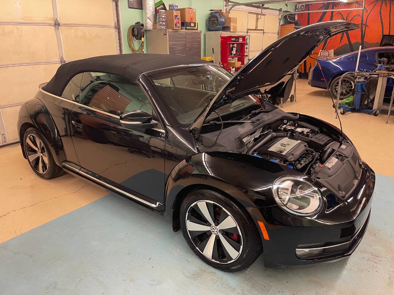 Used 2013 Volkswagen Beetle 2.0T image 4