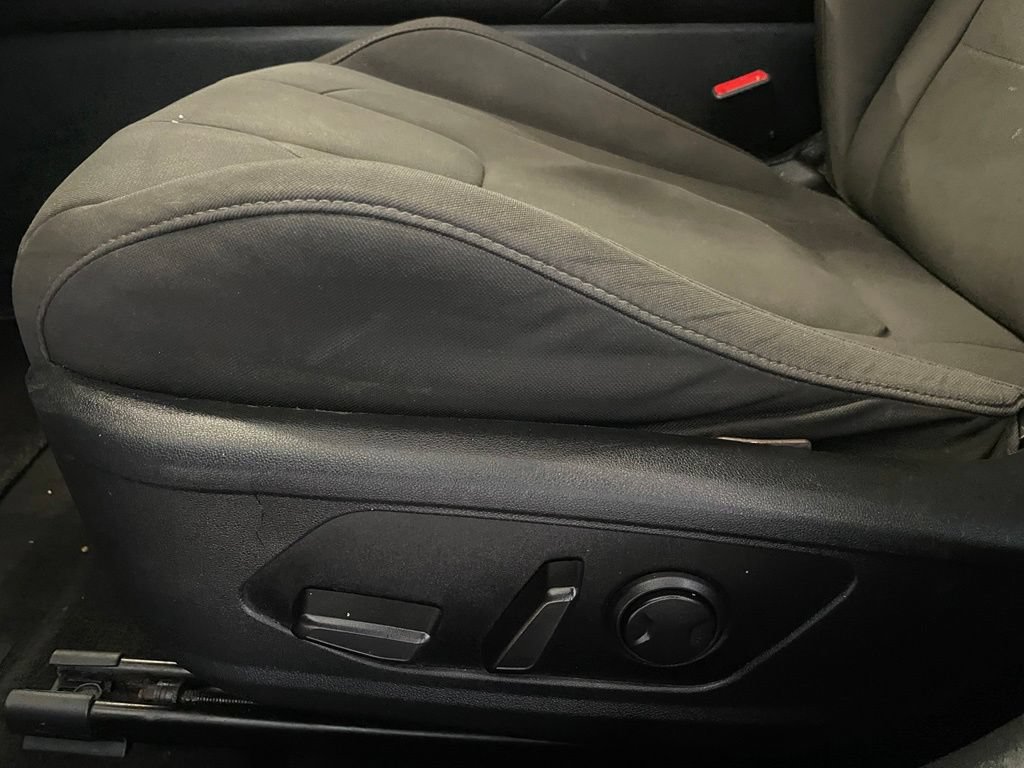 Used 2022 Hyundai Elantra SEL w/ Convenience + Premium Package FWD image 10
