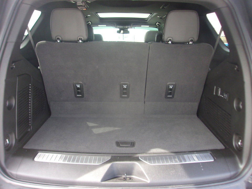 Used 2025 Chevrolet Tahoe RST w/ RST Capability Package image 28