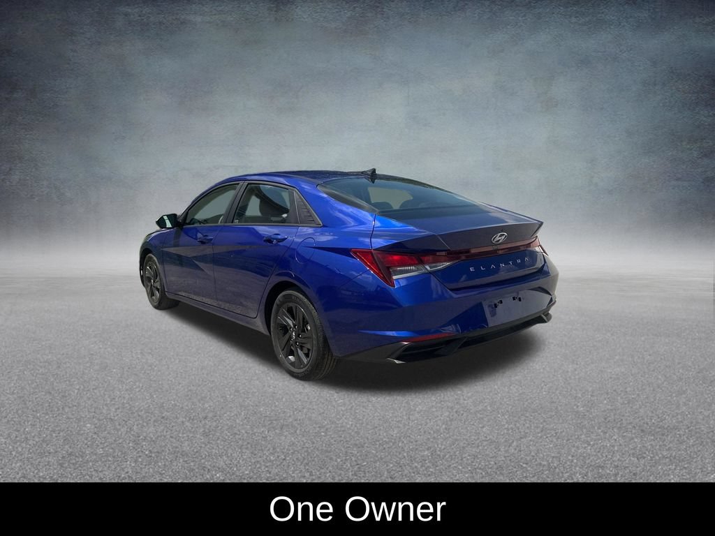 Used 2023 Hyundai Elantra SEL w/ Cargo Package FWD image 3