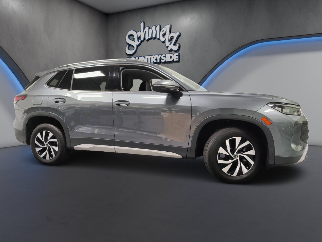 Used 2025 Volkswagen Tiguan S AWD/4WD image 3