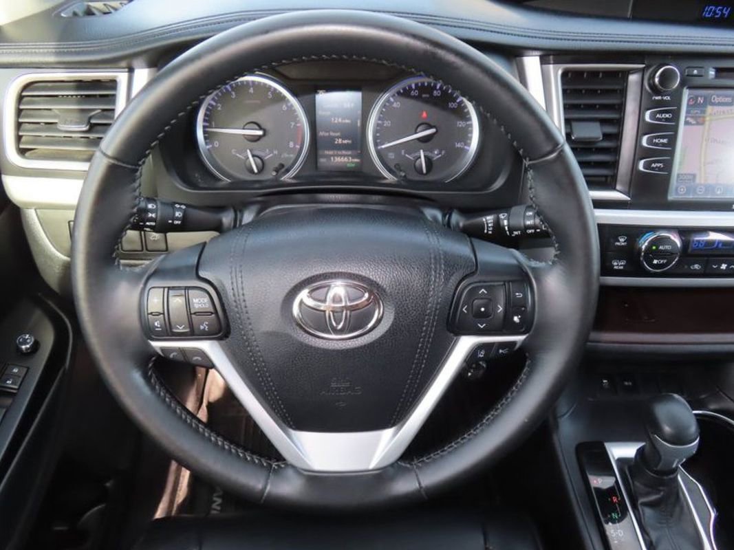 Used 2018 Toyota Highlander XLE image 11