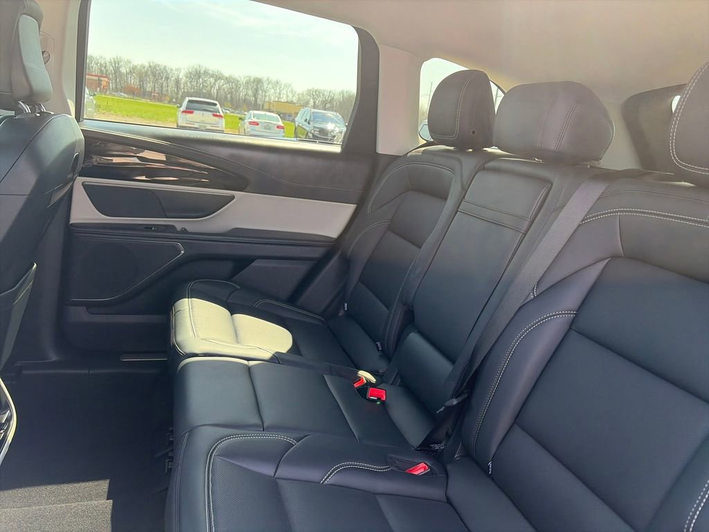 Used 2025 Lincoln Nautilus Premier AWD/4WD image 30