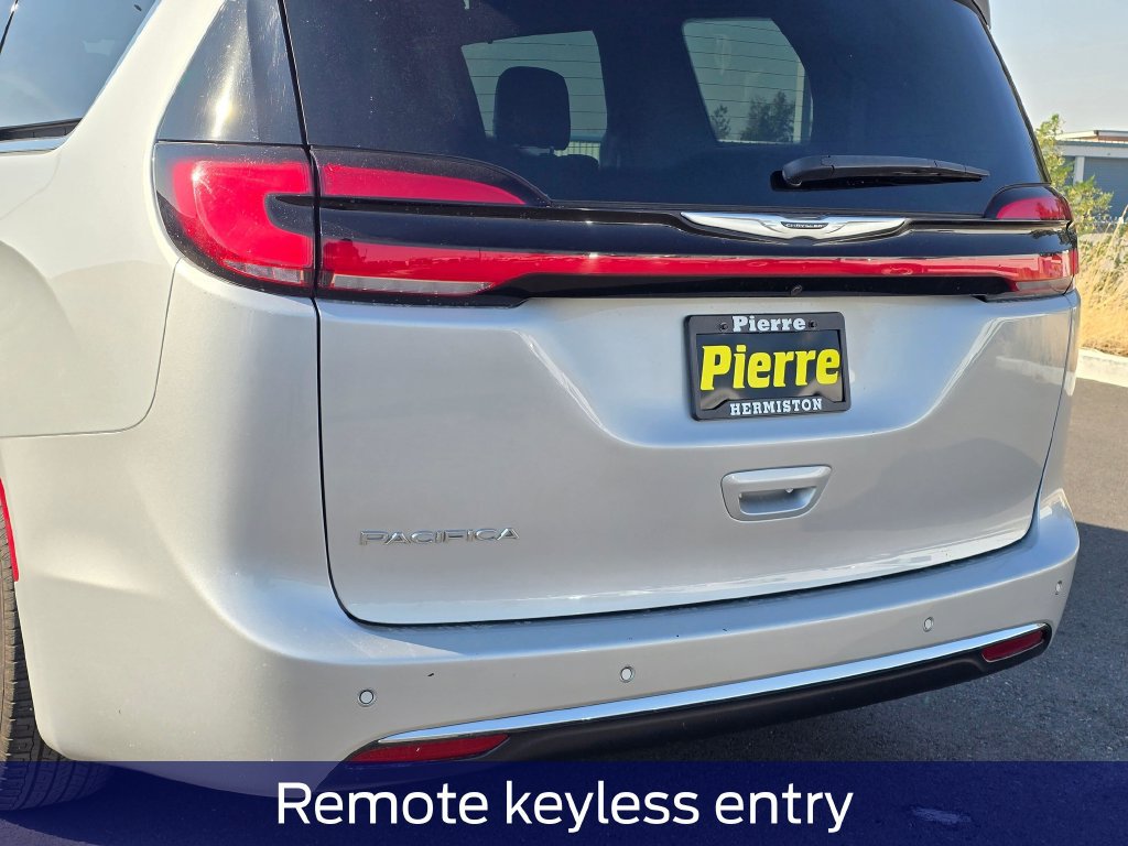 Used 2024 Chrysler Pacifica Touring-L FWD image 8