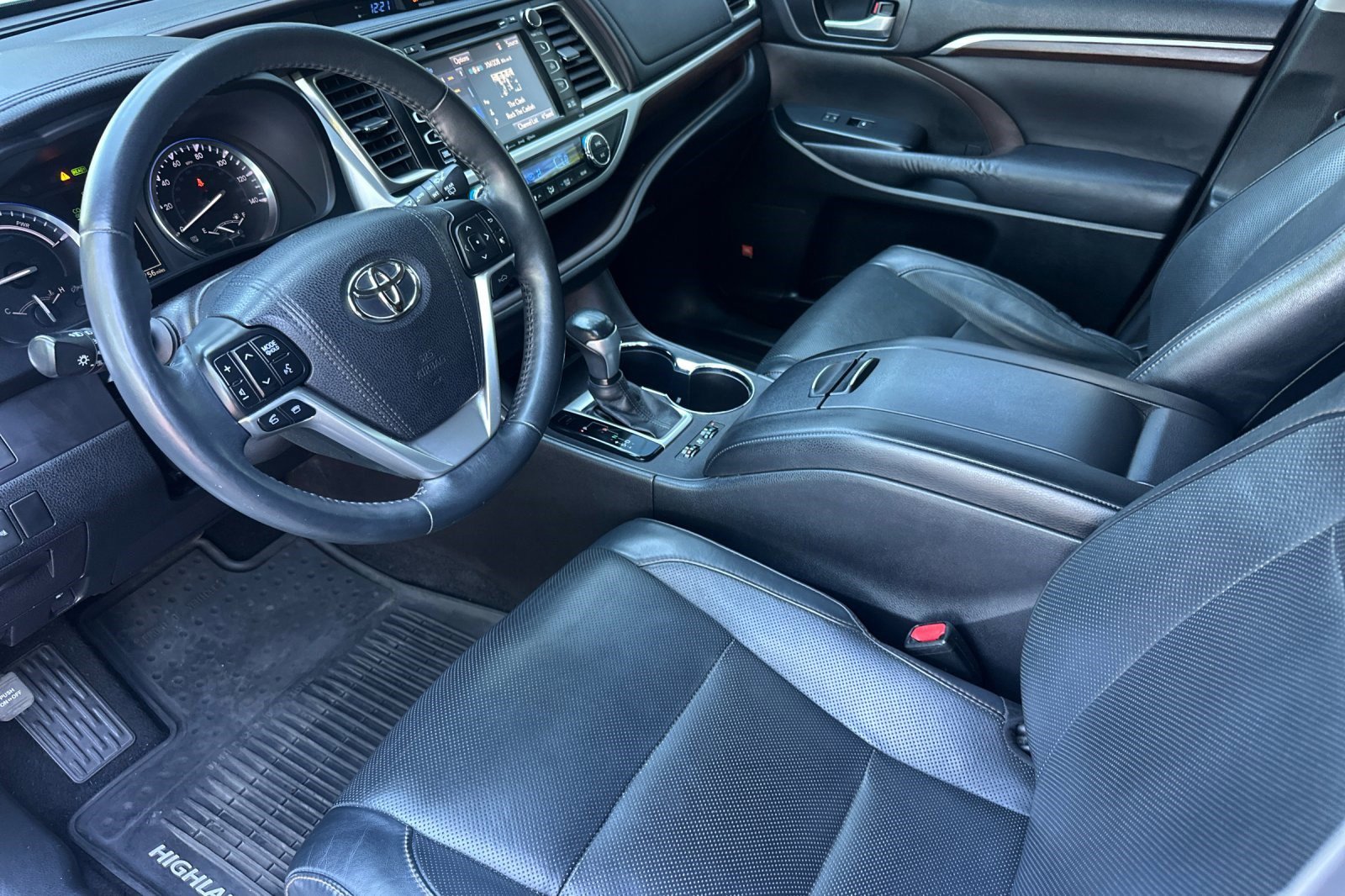 Used 2016 Toyota Highlander Limited Platinum image 11
