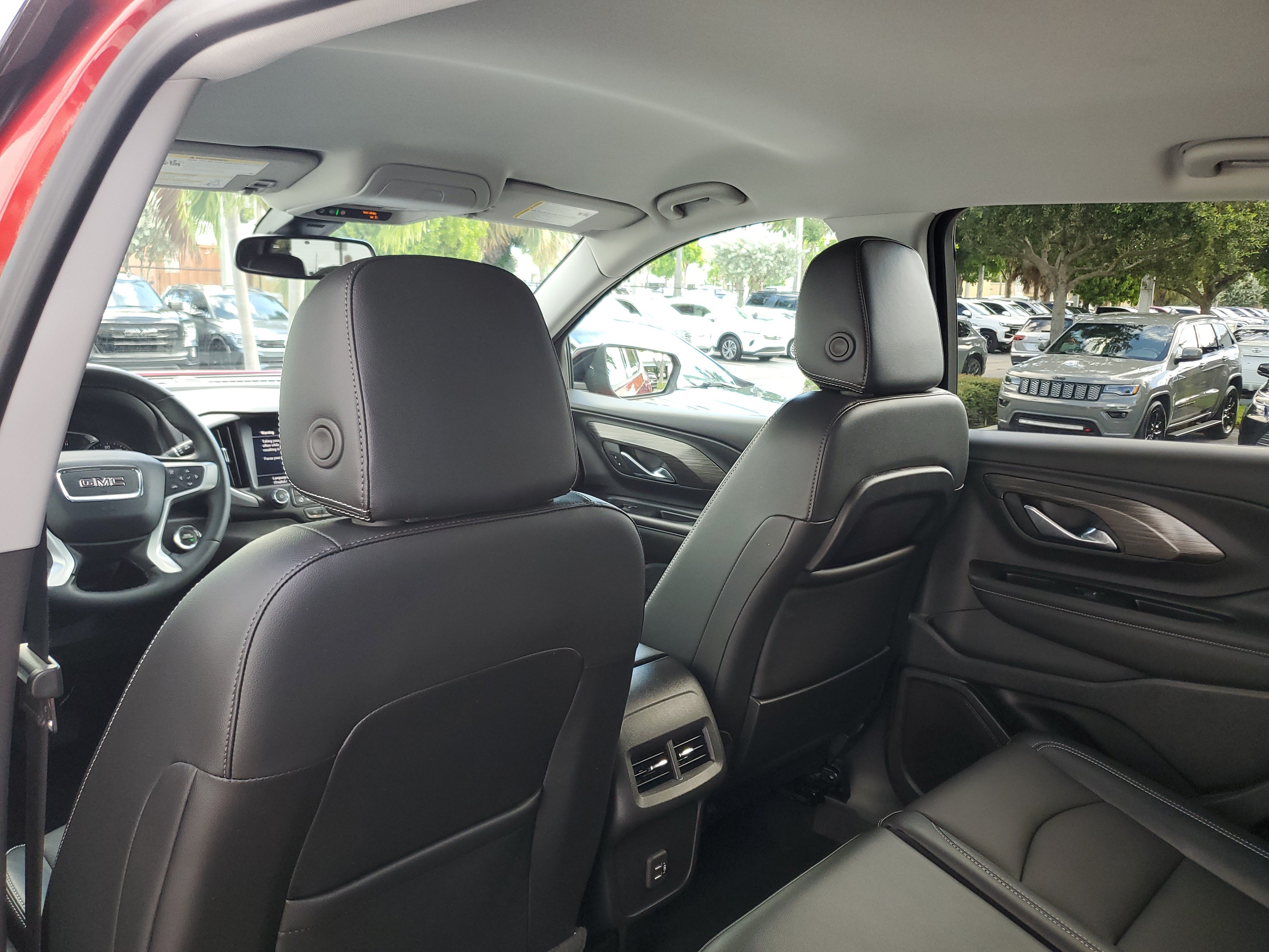 Used 2023 GMC Terrain SLT w/ Tech Package FWD image 15