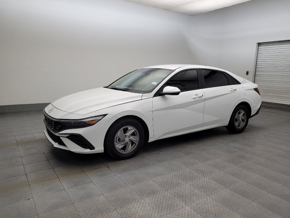 Used 2025 Hyundai Elantra SE FWD image 2