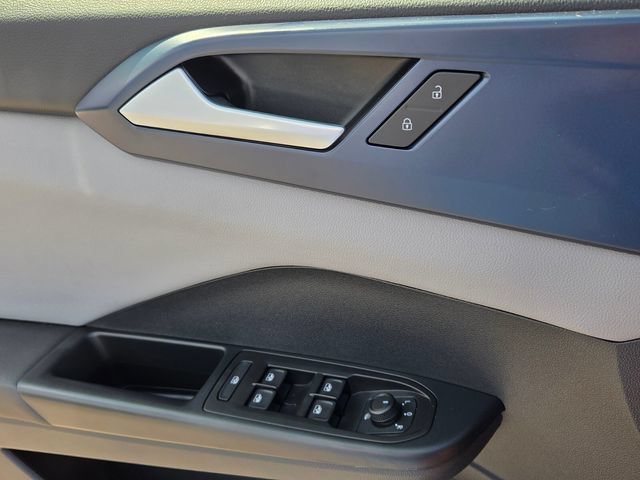 Used 2023 Volkswagen Taos SE w/ Black Wheel Package FWD image 29