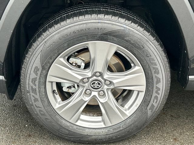 Certified 2025 Toyota RAV4 XLE AWD/4WD image 15
