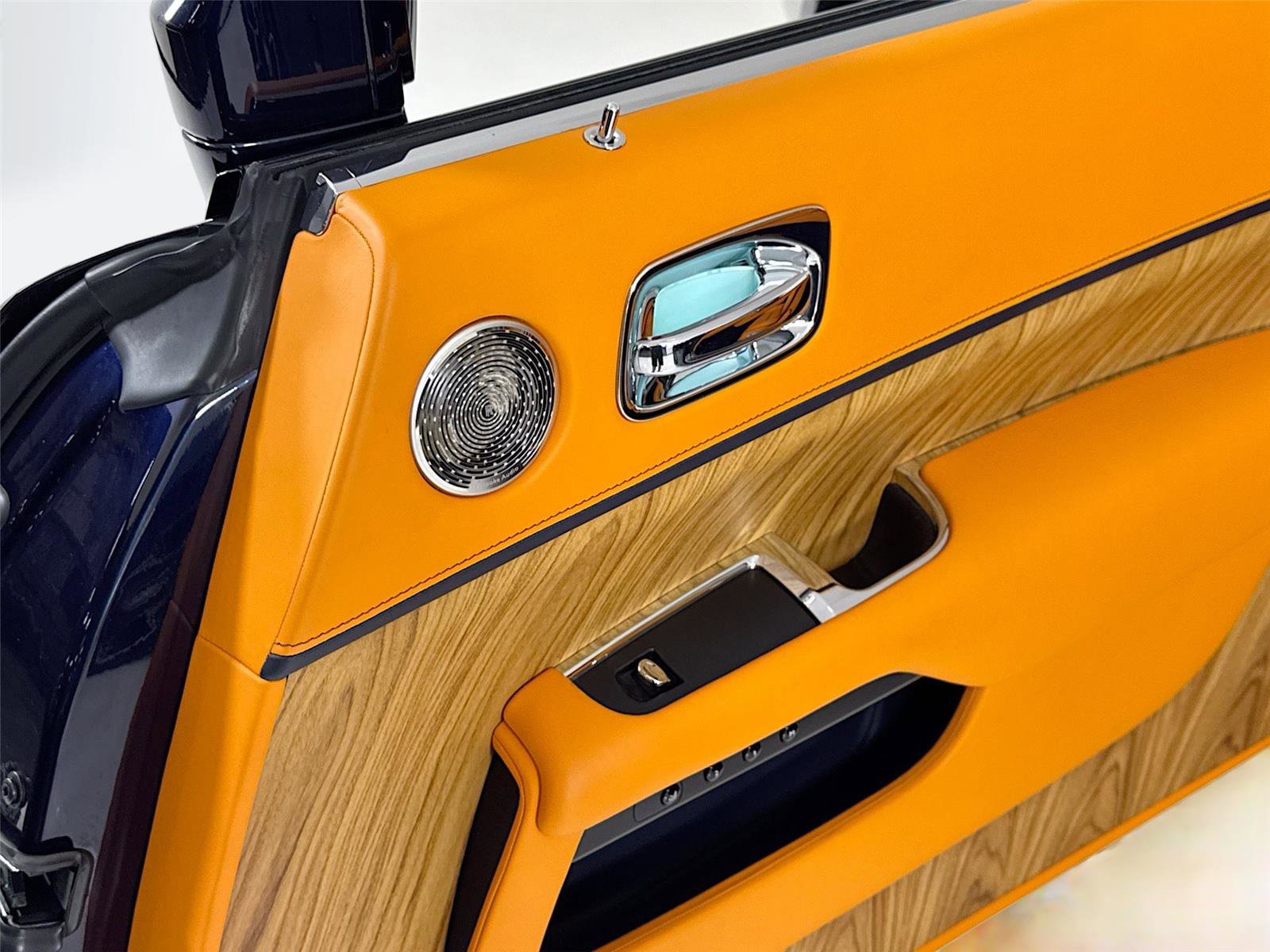 Used 2021 Rolls-Royce Dawn image 33