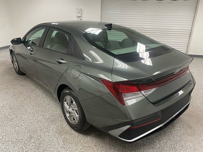 Used 2025 Hyundai Elantra SE image 7