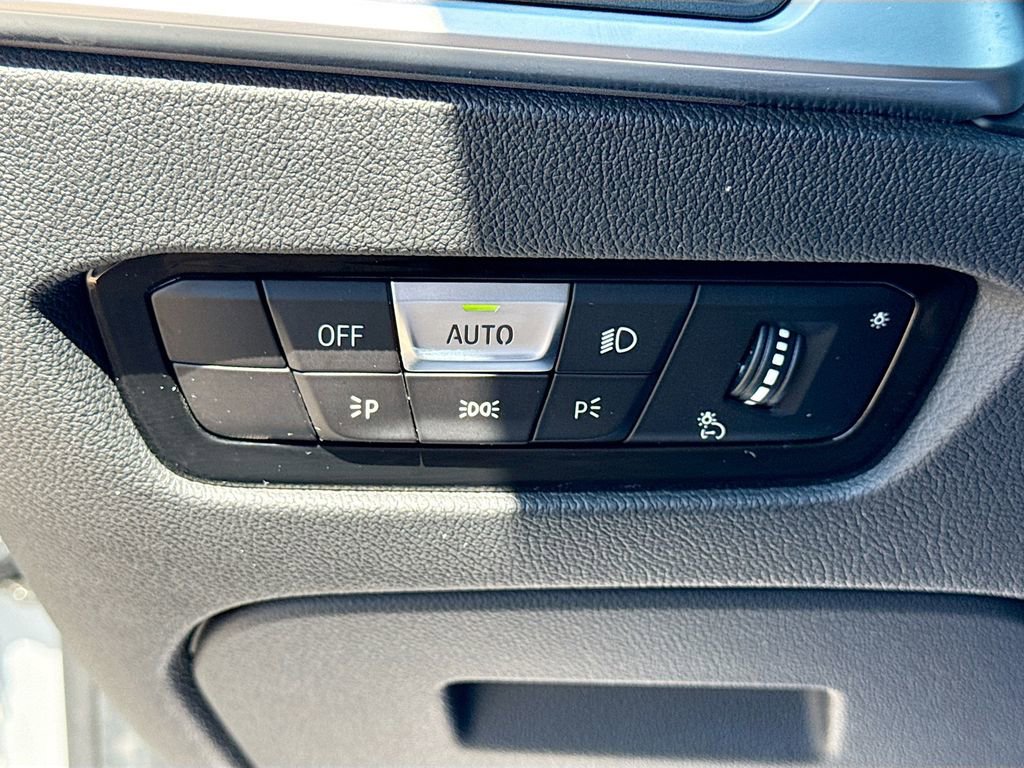 Used 2019 BMW 330i Sedan w/ Premium Package image 35