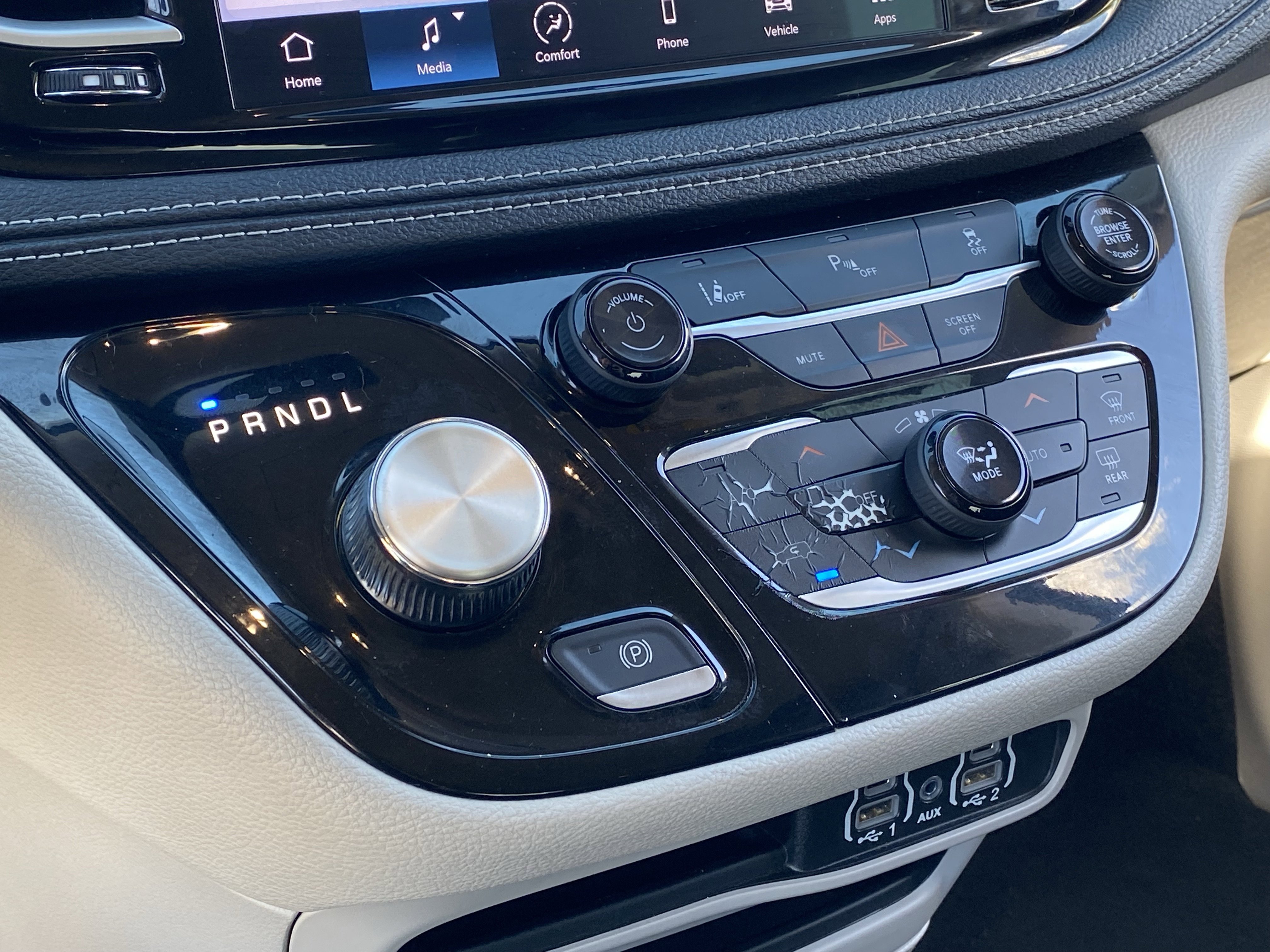 Used 2023 Chrysler Pacifica Touring-L image 26