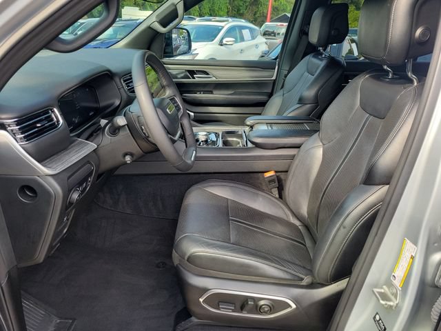 Used 2024 Jeep Wagoneer L Series II w/ Flexible Seating Group AWD/4WD image 20
