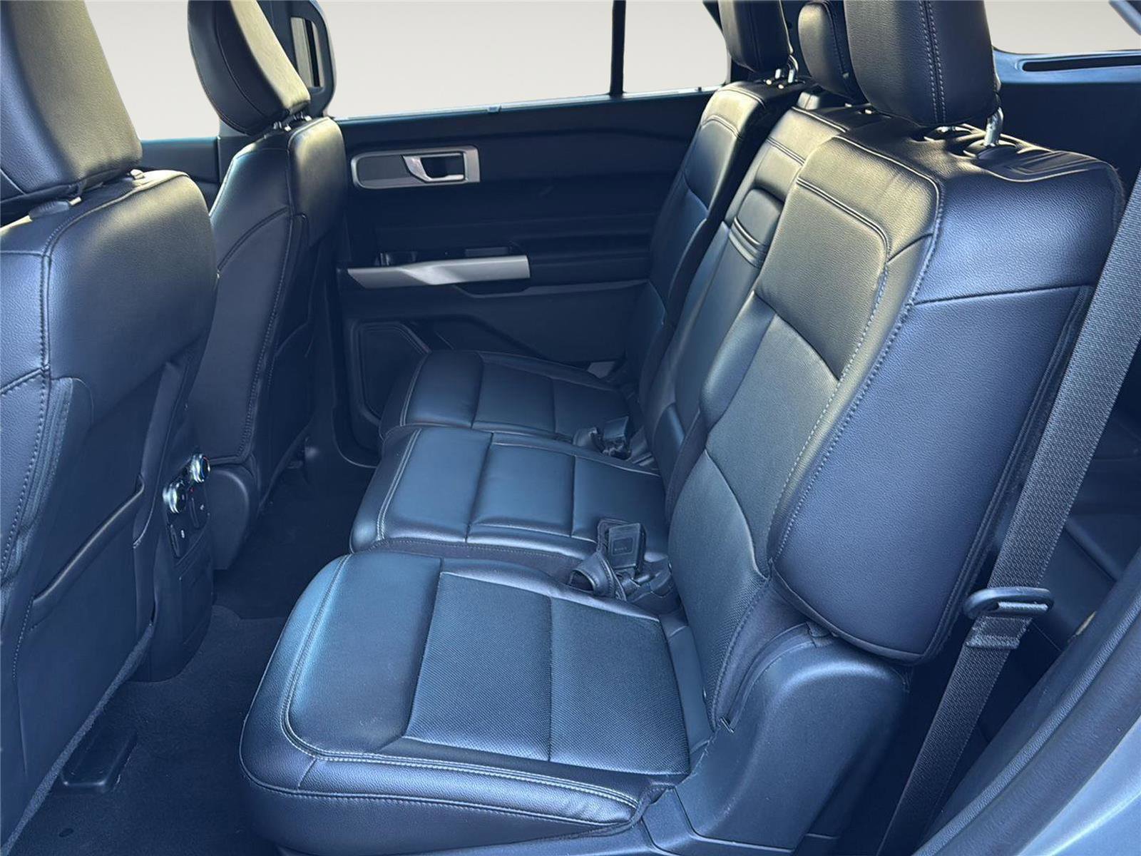 Used 2023 Ford Explorer Limited image 24